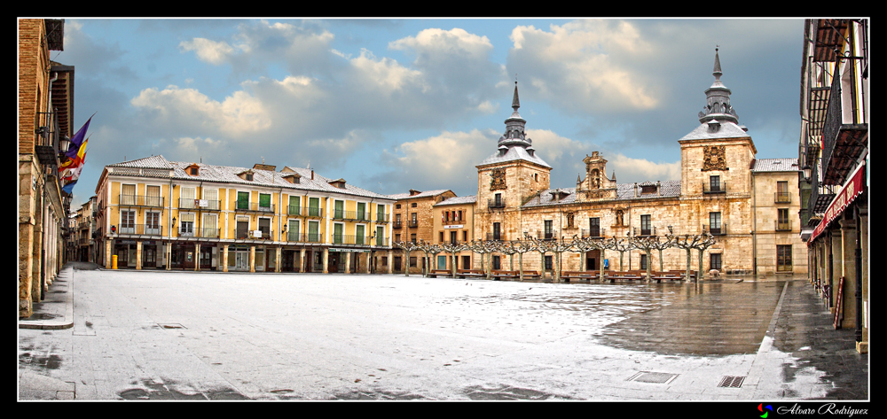 plaza Mayor del El Burgo nevada